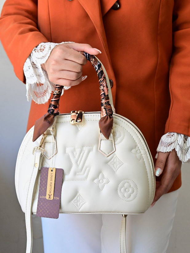 کیف زنانه نیم دایره ای لویی ویتون LV کرم روشن